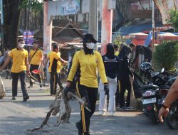 Sambut HUT Bhayangkara ke-80, Polres Majalengka Gelar Aksi Bakti Sosial Bersihkan Pasar Sindangkasih Cigasong
