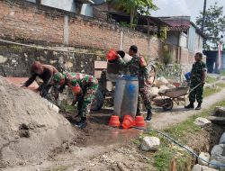 Saat Seragam Loreng Menyatu dengan Cangkul dan Semen di Tirto Mulyo