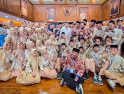300 pelajar dari 3 Sekolah Berbeda, Kunjungi Istana Kepresidenan.
