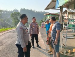 Kapolsek Malausma dan Bhabinkamtibmas Sapa Warga di Pinggir Jalan dan Beri Imbauan Kamtibmas