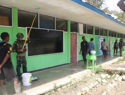 Rehab Sekolah di Papua, Satgas Yonif 521/DY Bergotong Royong Renovasi MI Merasugun di Distrik Walesi