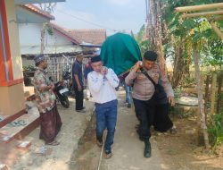 Aksi Simpatik, Kanit Samapta Polsek Malausma Ikut Gotong Keranda Jenazah Warga Meninggal Dunia